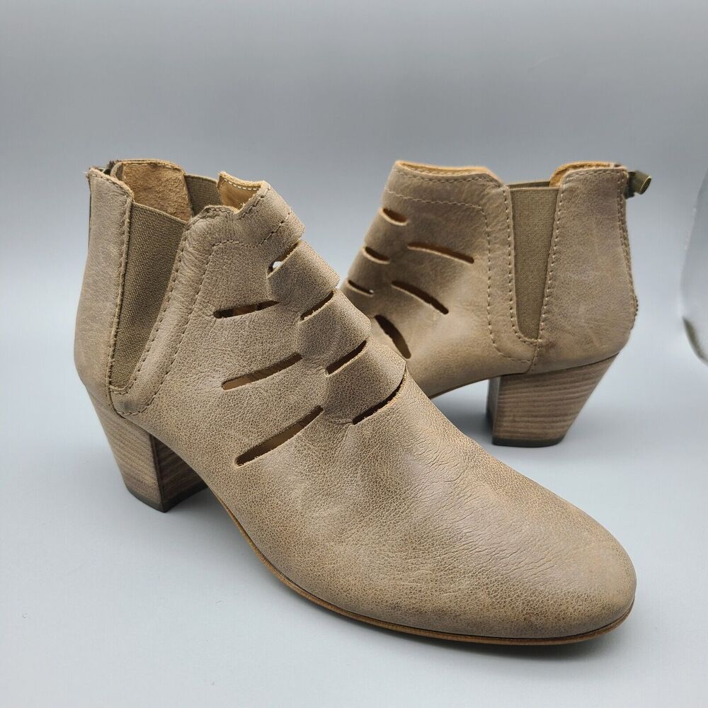 Aquatalia by Marvin women ankle boots tan leather Freida Cutout short Bootie 9.5